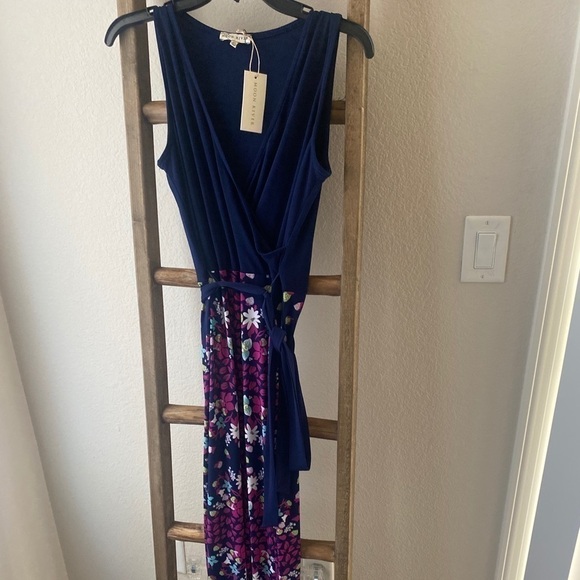 Moon River Dresses & Skirts - NWT - Moon River Size XS long dress, plunge v neck, with waist tie